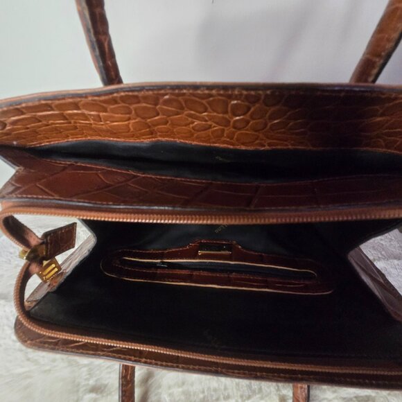 Vintage Bettina Leather Alligator Handbag - Picture 10 of 16